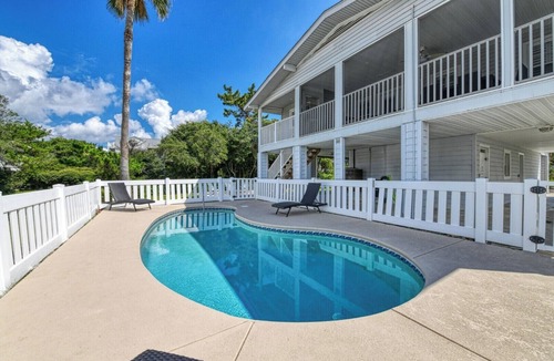Inlet Harbour House | Rucker Cottage - Crabbing & fishing off floating dock, private pool