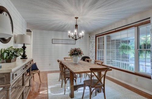 Powell House | Rural 6 bedroom cabin - With a Hot Tub!
