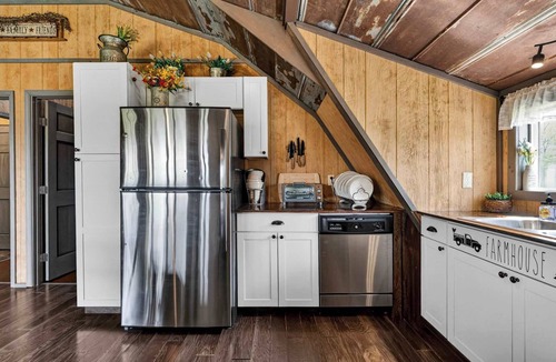 Wardensville House | Rustic Barn Retreat w Hot Tub, Game Room & FirePit