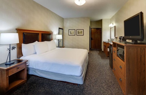 Sioux City Hotel | Rustic Charm Meets Modern Comfort: Cozy Lodge in Downtown Sioux City