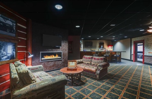 Sioux City Hotel | Rustic Charm Meets Modern Comfort: Cozy Lodge in Downtown Sioux City