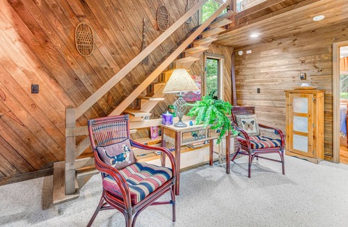 Charter Hills House | Rustic gem near skiing & town with fast WiFi, deck, patio, grill & private W/D