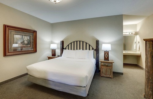 Johnston Hotel | Rustic Hotel Retreat w/Pool and Gym Onsite | 7 mi to Clive Aquatic Center