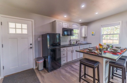 Denison Cabin | Rustic luxury at Captain Allred's Cabin