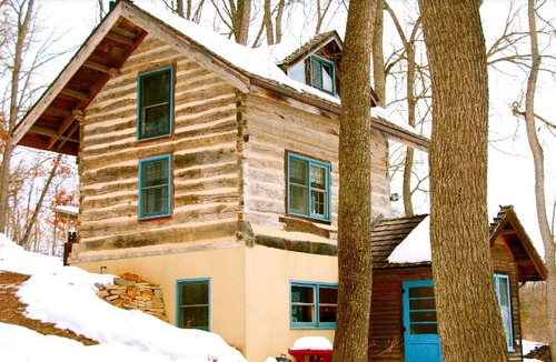 Decorah Cabin | Rustic Norwegian-Style Log Cabin Rental near the Upper Iowa River in Decorah, Iowa