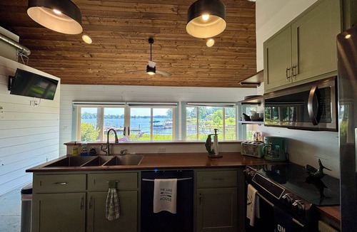 Chapin House | Rustic Relaxing House in Chapin