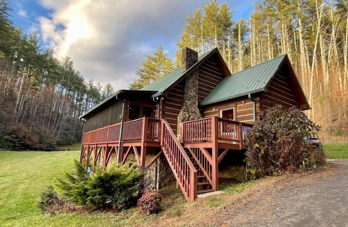 West Jefferson House | Rustic Retreat-Riverfront, Private Ponds & Hiking Trail, Dog Friendly,at The Barn on New River