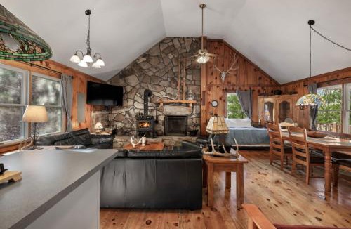 Great Cacapon Ski Chalet | Rustic retreat w kitchen & deck