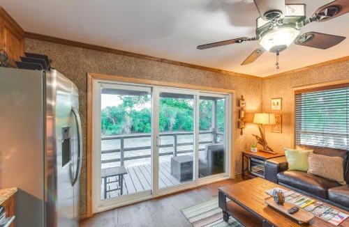 Waco Apartment | Rustic River Cabin w/Dock + Covered Deck!