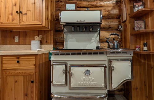 Middlebury Cabin | Rustic Roots/Middlebury Log Cabin/Shipshewana/Notre Dame