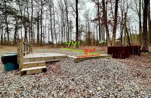 Tracy City RV Rental | RV Pad w/Full Hookups, WiFi, & a Deck! Pet Friendly