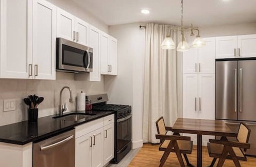 Jersey City Apartment | Sacred Winter Calm | Skyline Views, 15 Min to NYC