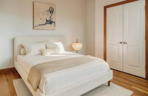Jersey City Apartment | Sacred Winter Calm | Skyline Views, 15 Min to NYC