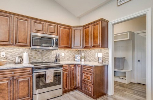 Greenwich House | Safe 5 Bed Beautiful Home in quiet neighborhood