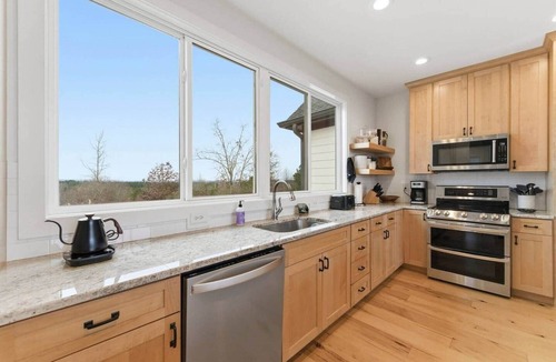 Calhoun House | SALE! Peaceful Mountain View Home | Hot Tub | EV Charger