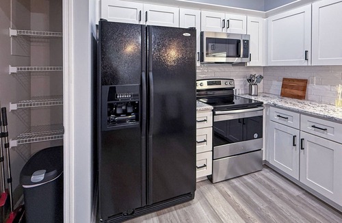 Kings Grant House | Salt & Reed ~ Near Novant & ILM Hospitals ~ 14+ Night Stays