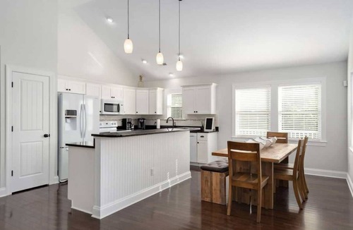 Colington House | Salty SolMate | Hot Tub, Steps to Sound & Sunsets