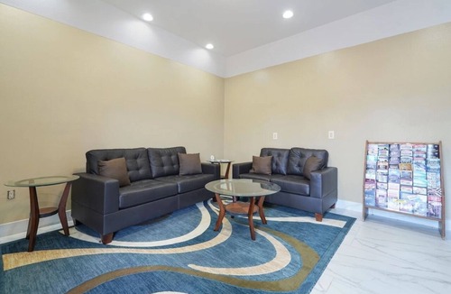 San Augustine Hotel | San Augustine: Clean 2 Full Beds Non-Smoking Room.