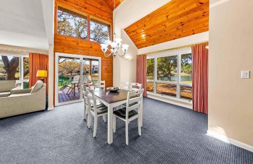 Fairfield Harbour House | Sand Castle Village Townhome-3BR Pool Hot Tub & Resort Access