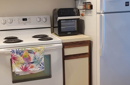 Midtown Ocean City Condo | Sandy Jack's on 80th, 1 bedroom. Steps to the beach and pool! Stocked!