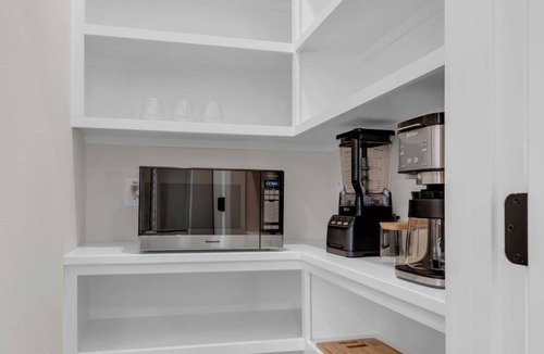 Sanford House | Sanford Executive Rental|Fenced Yard|Fast Wifi