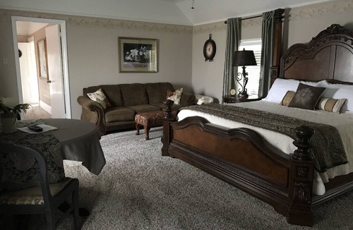Mena Bed & Breakfast | Sassafras Inn