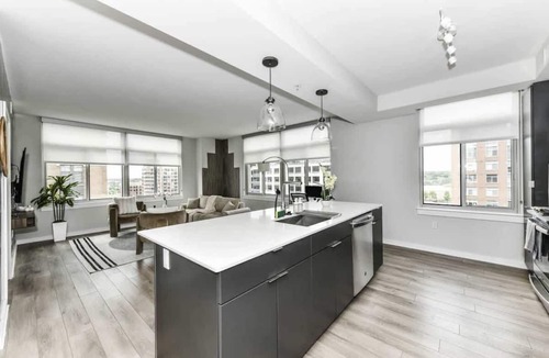 Crystal City Apartment | Scenic Rooftop 2BR Retreat with Gym & Parking