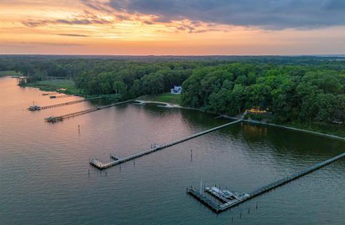 Hardyville House | Scenic, Spacious Riverside Retreat Ropeyarn
