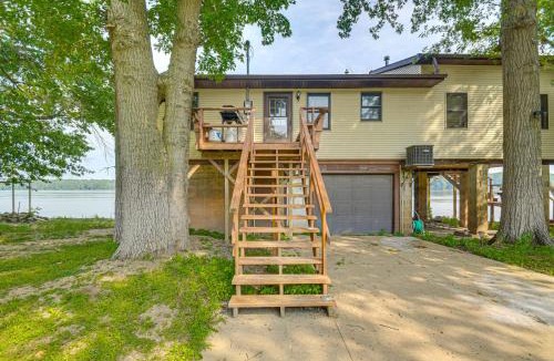 Fulton House | Scenic Views & Yard: Mississippi River Retreat!