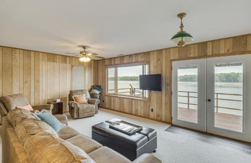 Fulton House | Scenic Views & Yard: Mississippi River Retreat!