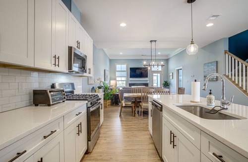 Frankford Villa | Screened Porch, Outdoor Shower: Millville Villa