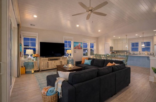 Kure Beach Villa | Sea Breeze Retreat 3BR 2 King Beds Walk to Beach Pool