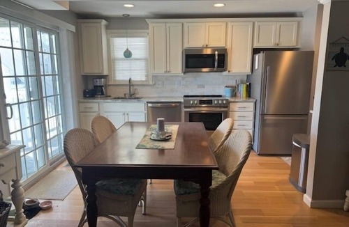 Sea Isle City Condo | Sea Isle is at its best in this Bright, Charming 2 bedroom, 1.5 bath Condo
