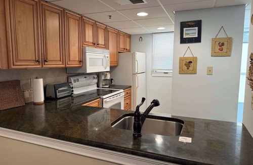 Avalon Condo | Sea La Vie - Oceanview Condo with Pool