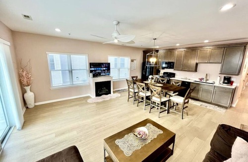 North Wildwood House | Seaport Pier Palace; 3BR, Steps to Beach & Boards