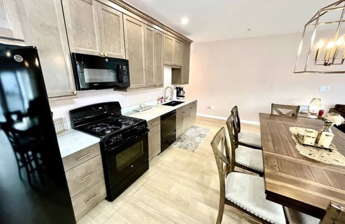 North Wildwood House | Seaport Pier Palace; 3BR, Steps to Beach & Boards