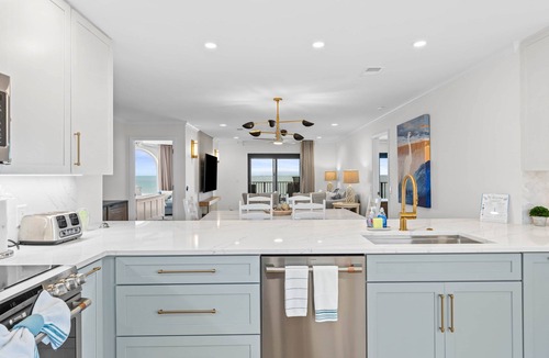 Isle of Palms Villa | Seascape 320 - 3 BR Oceanfront View! Waterfront!