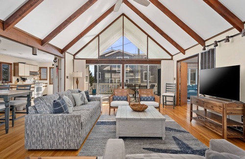 Harvey Cedars House | Seascape. Beautiful ranch one house off the beach.
