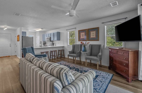 Surfside Beach Apartment | "Seashell Hideaway" - 7mi to the Ocean Waves