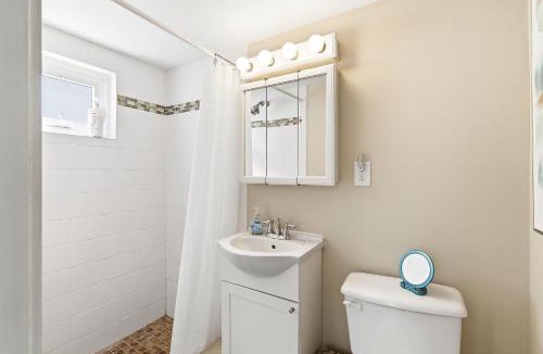 Ortley Beach House | Seaside Park Spacious 6 Bedroom 3 baths Ocean Block House 8 Beach Badges 4 Car private parking