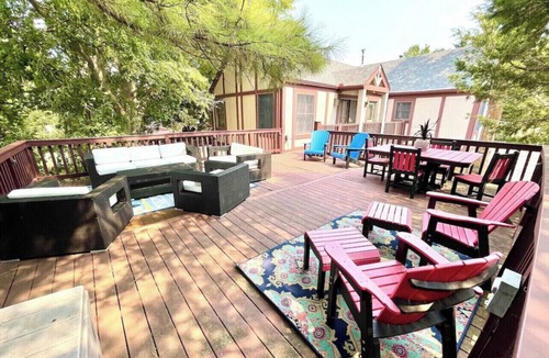 Norman House | SEC Playoffs! Charming, spacious 4Bed 3bath; 5 min walk to OU, STADIUM VIEW!