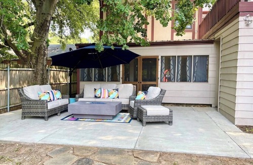 Norman House | SEC Playoffs! Charming, spacious 4Bed 3bath; 5 min walk to OU, STADIUM VIEW!