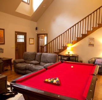 Mentone House | Secluded Cabin - Games, Fire Pit, Hot Tub, Pet OK