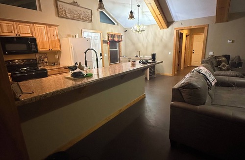 Ozark Cabin | Secluded Cabin on 30 acres w 2 BR 2 baths