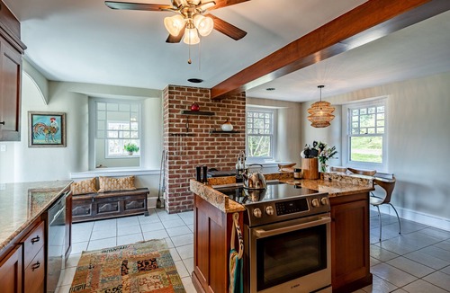 Coatesville House | Secluded Chester County historic farmhouse and venue