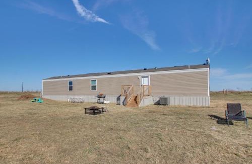 Canadian County House | Secluded El Reno Retreat w/Private Fishing Lake!