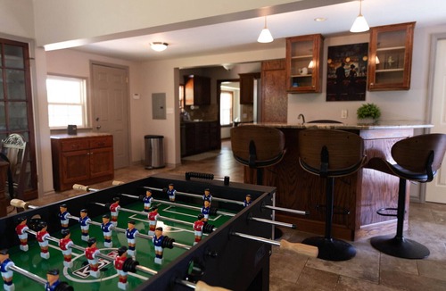 Tulsa House | Secluded Hideaway with private pool 3-bedroom house in tranquil Tulsa