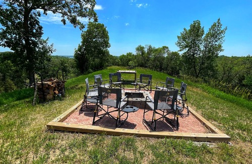 Yankton Cabin | Secluded Lake View Log Cabin on 40 Acres
