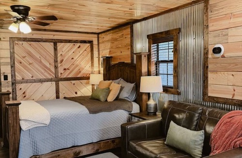 Broken Bow Cabin | Secluded Pine Cabin - Cozy & Peaceful Getaway