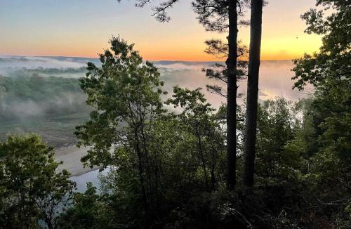 Tahlequah House | Secluded Riverfront Cabin with Bluff Views, Gated Privacy & Scenic Trail Access in Tahlequah, Oklahoma